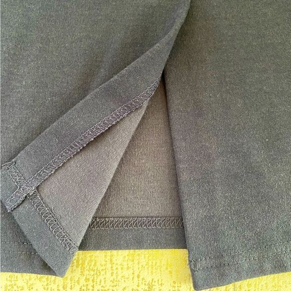 👗EXPRESS SKIRT IN A GREY/PURPLE COLOR. Sz M. Elastic Waist. Front side slit. - Picture 4 of 6